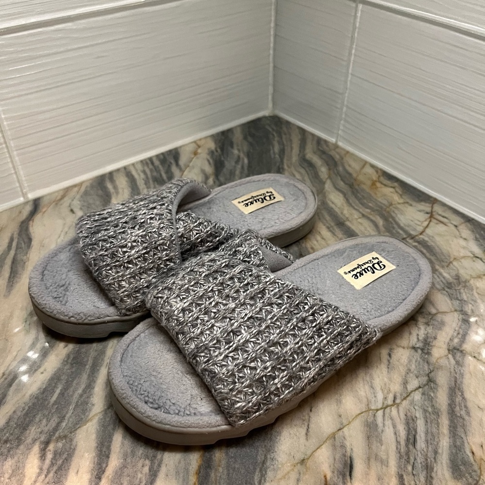 Dluxe By Dearfoams Women's Gray Zola Knit Twist Vamp Slide Slippers 5-6